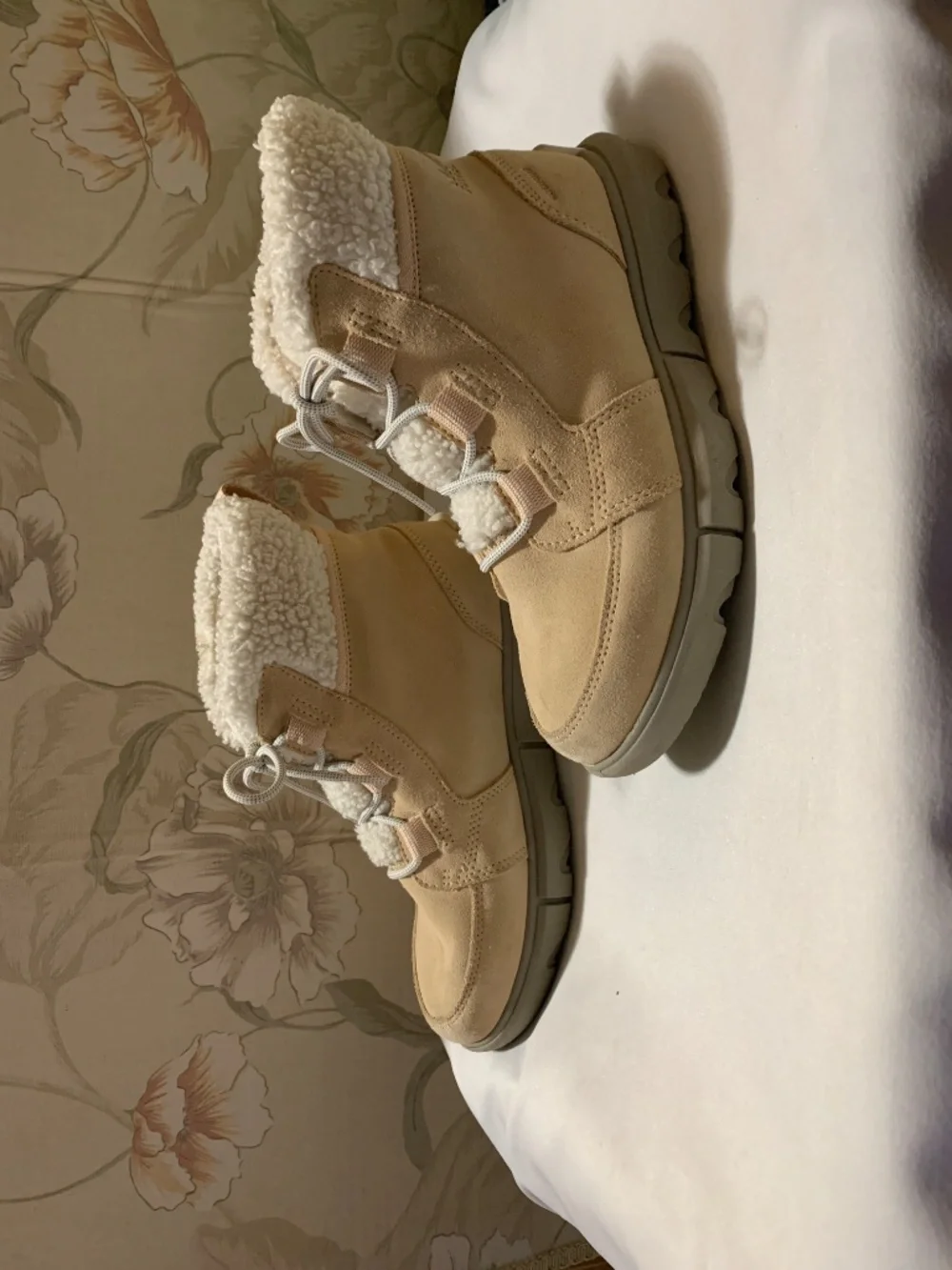 Sorel Women's Explorer II Carnival Cozy Waterproof Boots Size 8 Tan Gently Worn